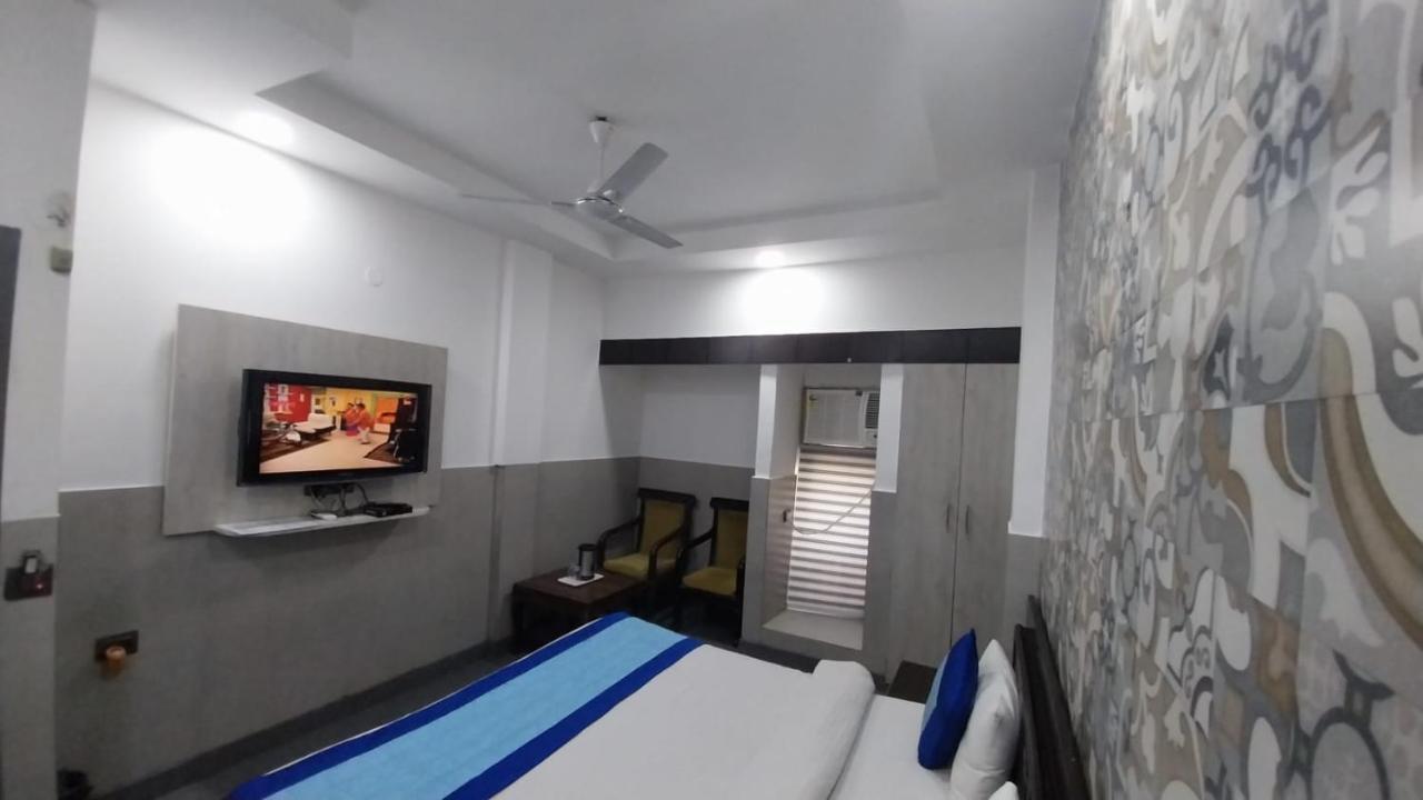 Hotel Crystal Palace New Delhi Exteriör bild